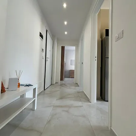 Encri Apartment, Rapallo, 1bedroom, 1bathroom, Close To Train Station In Rapallo, Private Garage Available On Request At 20,00 Per Night Appartamento