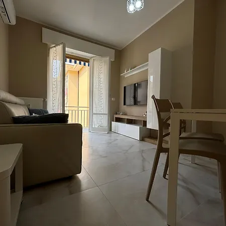 Encri Apartment,1bedroom, 1bathroom, Close To Train Station In Apartment Rapallo