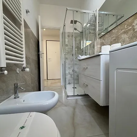 Encri Apartment,1bedroom, 1bathroom, Close To Train Station In Rapallo